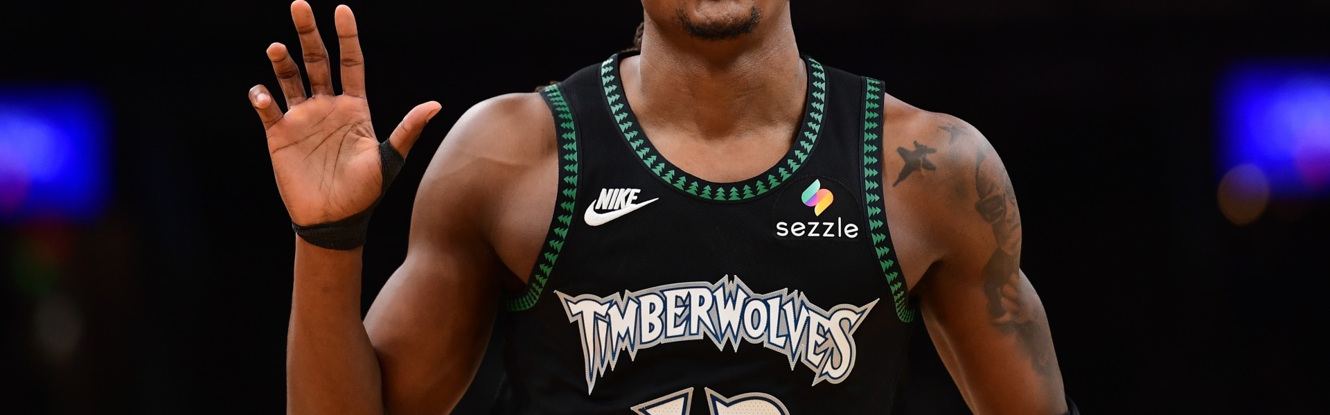 真人-三双到手！道苏姆13中8砍下18分15板12助3断 正负值+30