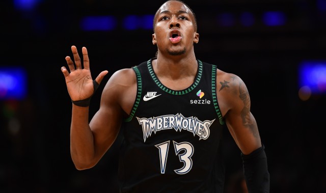 真人-三双到手！道苏姆13中8砍下18分15板12助3断 正负值+30