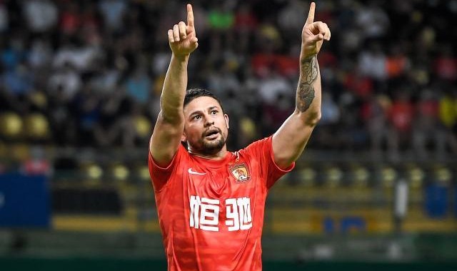 真人-【中超】艾克森戴帽邓涵文助攻带帽 广州队5比0青岛