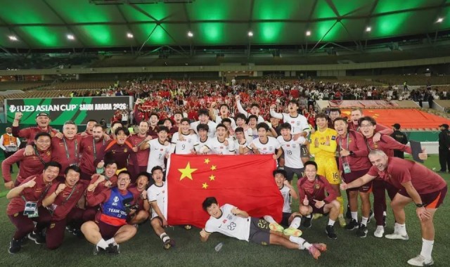 跪地道歉！越南队头号球星被打服，53岁安东尼奥找到日本队漏洞