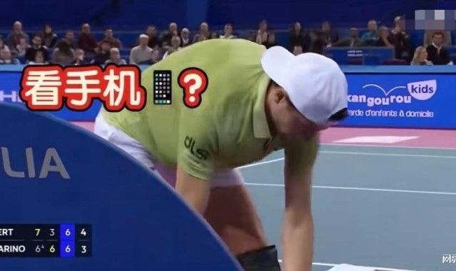 开云-安贝尔抢七看手机遭逆转被质疑打假球，小威教练力挺女网打五盘！